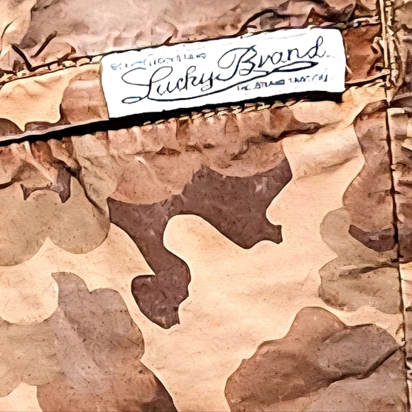 EUC Lucky Brand Camo Cargo Capri Pants - Picture 3 of 7